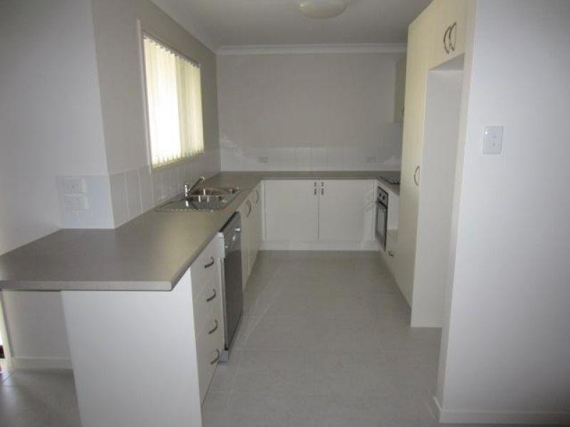4 Smugglers Cove, Mount Low QLD 4818