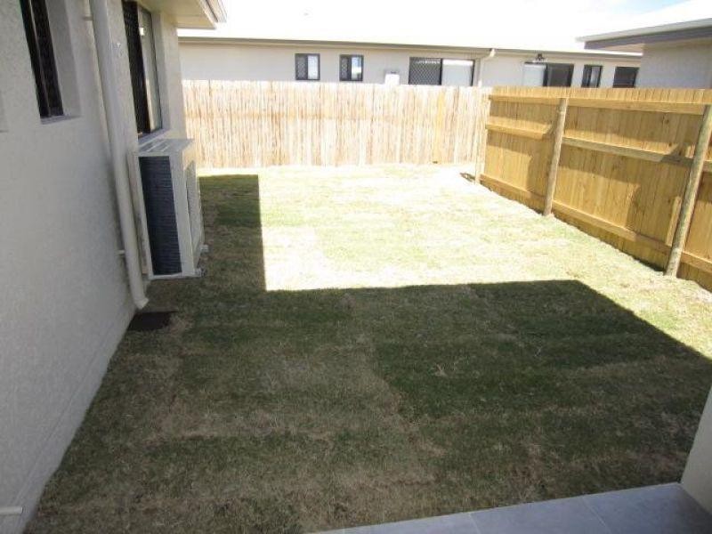 4 Smugglers Cove, Mount Low QLD 4818