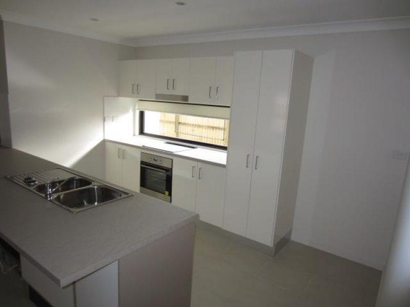 3 Catho Avenue, Mount Low QLD 4818