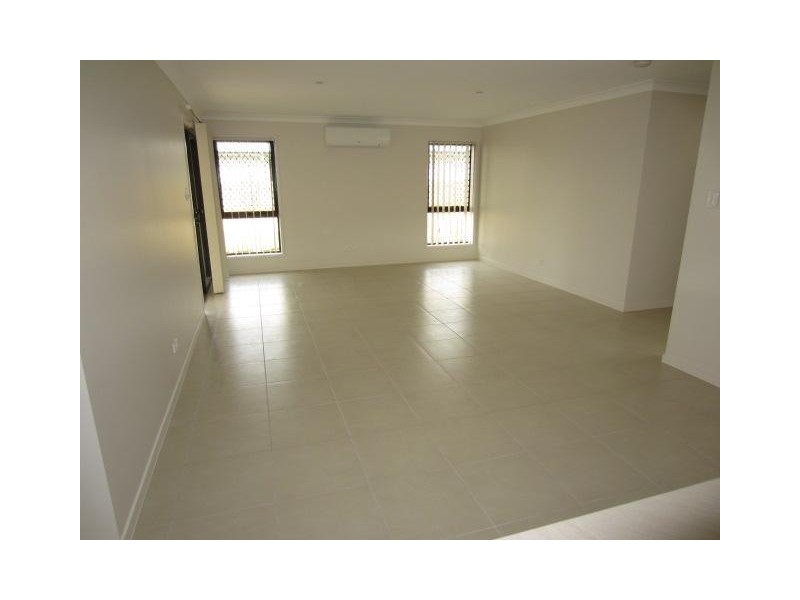 3 Catho Avenue, Mount Low QLD 4818