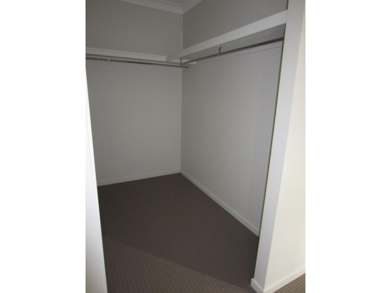 3 Catho Avenue, Mount Low QLD 4818