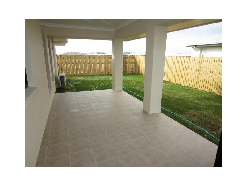 3 Catho Avenue, Mount Low QLD 4818