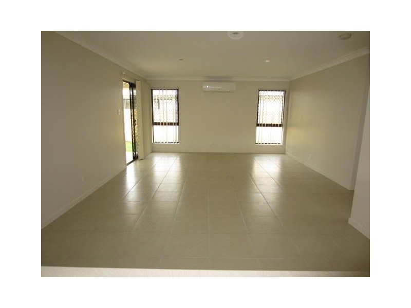 3 Catho Avenue, Mount Low QLD 4818