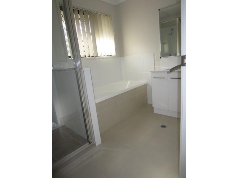 3 Catho Avenue, Mount Low QLD 4818