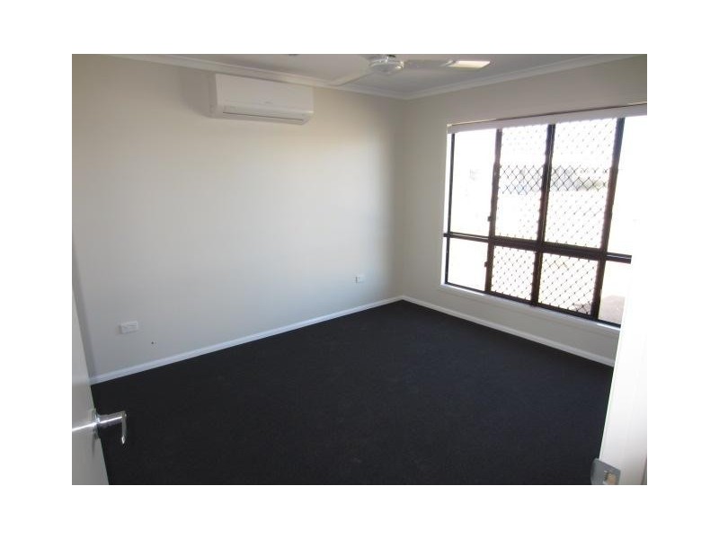 5 Catho Avenue, Mount Low QLD 4818