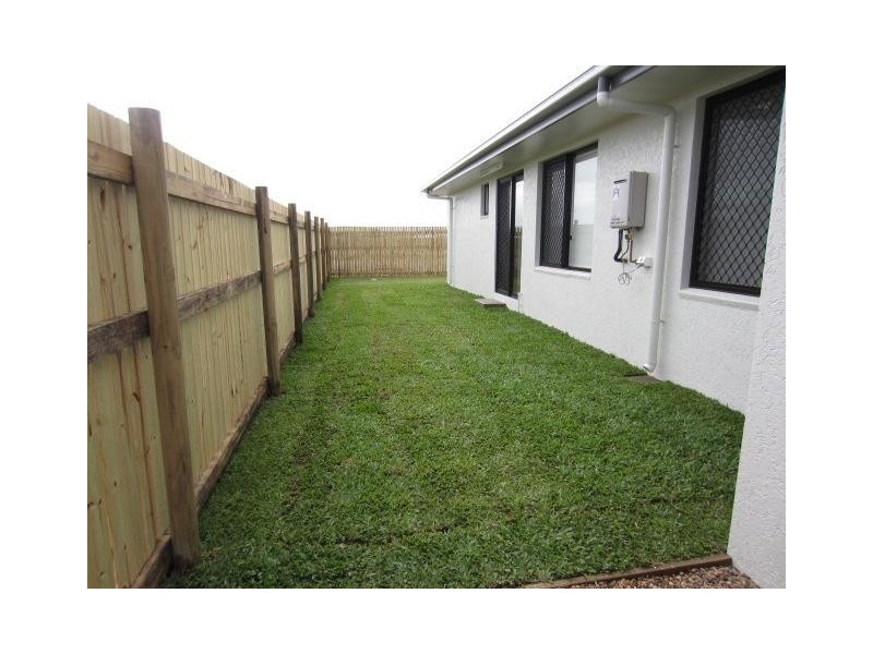 5 Catho Avenue, Mount Low QLD 4818