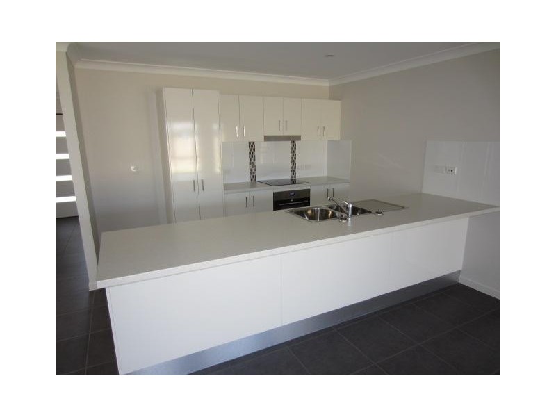 12 Catho Avenue, Mount Low QLD 4818