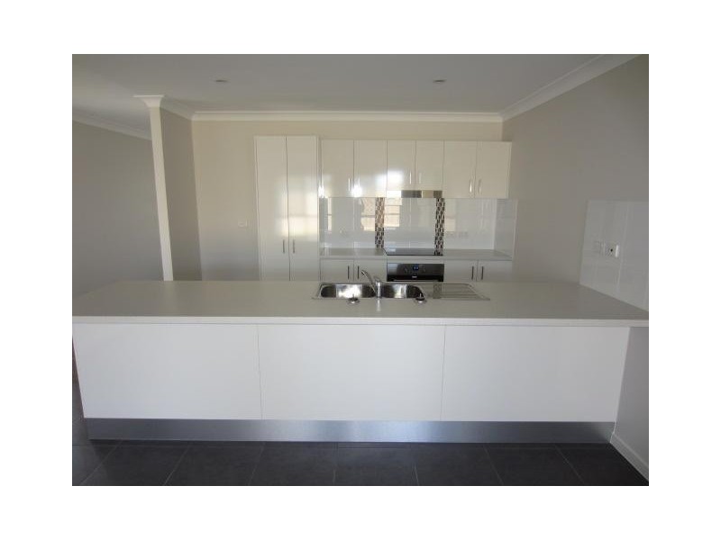 12 Catho Avenue, Mount Low QLD 4818