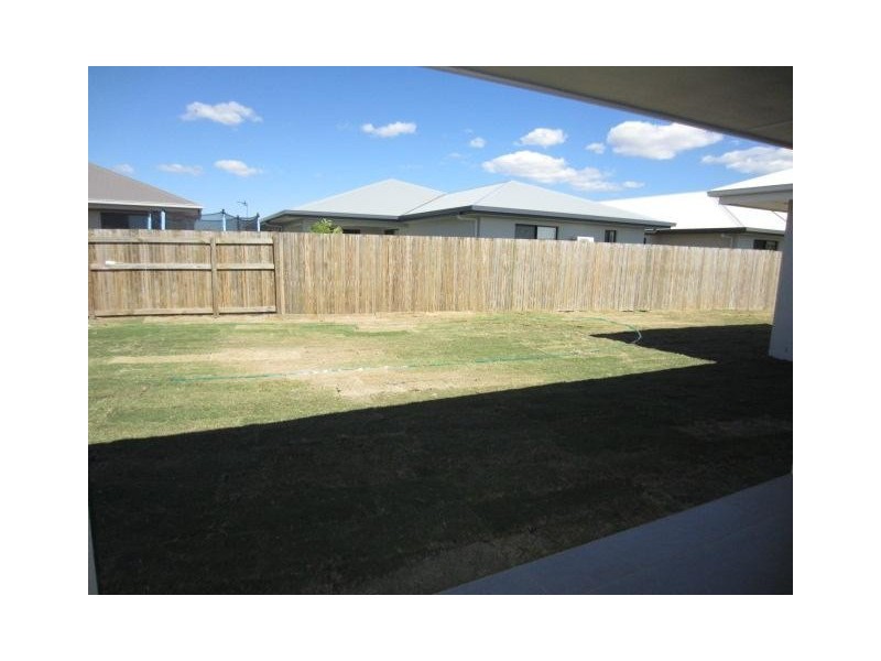 12 Catho Avenue, Mount Low QLD 4818