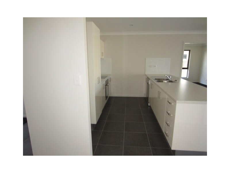 12 Catho Avenue, Mount Low QLD 4818