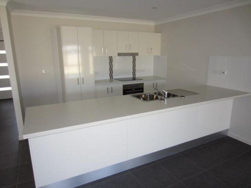 12 Catho Avenue, Mount Low QLD 4818