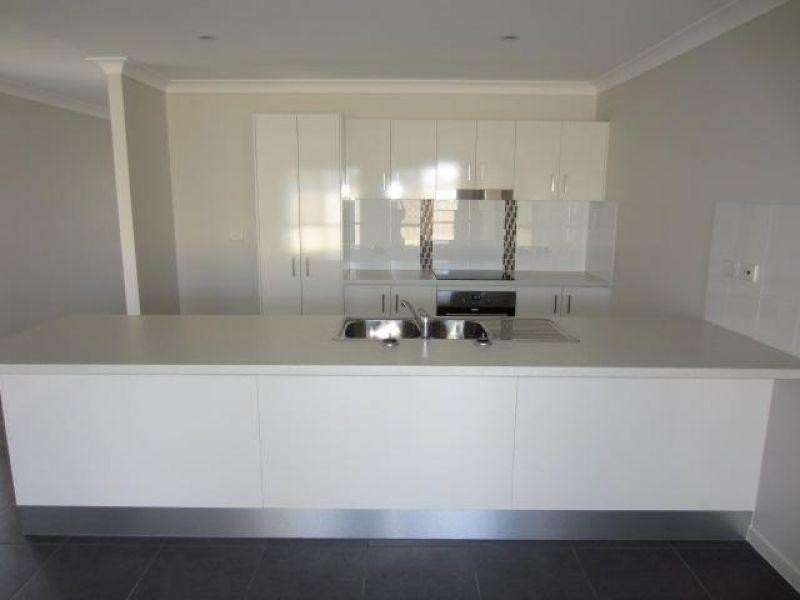 12 Catho Avenue, Mount Low QLD 4818