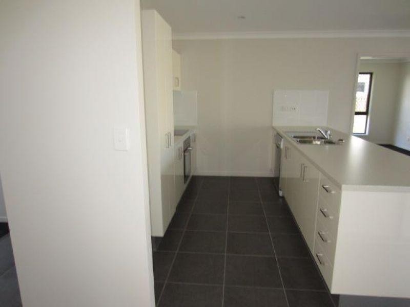 12 Catho Avenue, Mount Low QLD 4818