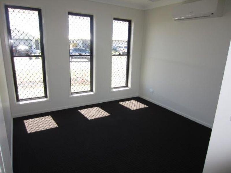 12 Catho Avenue, Mount Low QLD 4818