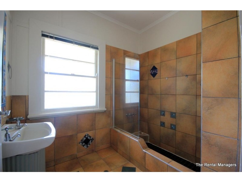 30 Sheriff Street, Hermit Park QLD 4812