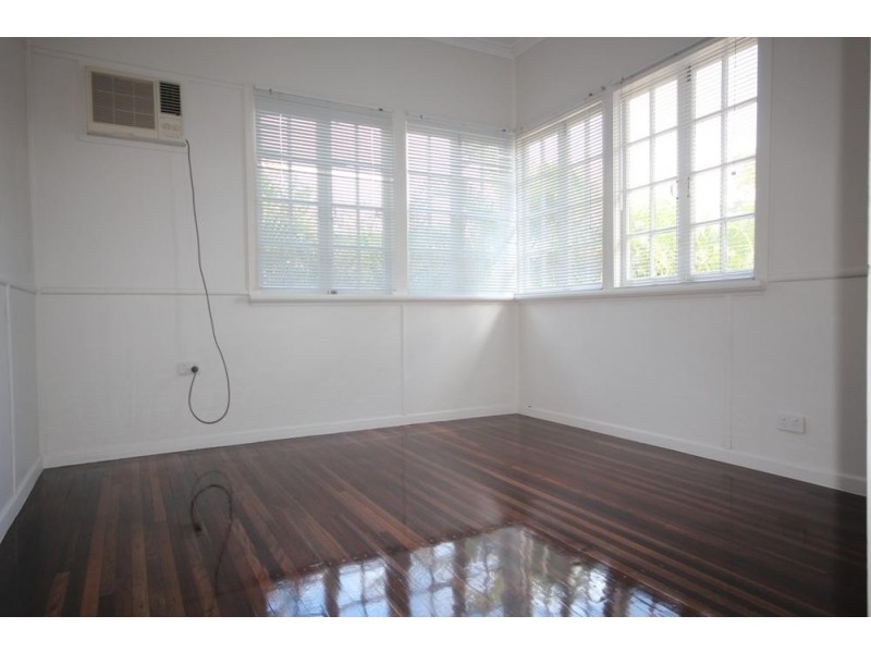 30 Sheriff Street, Hermit Park QLD 4812