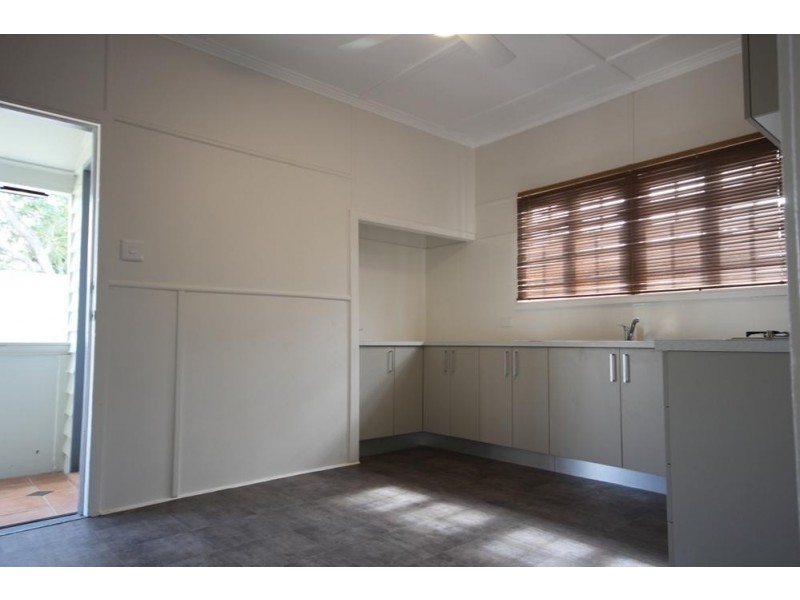 30 Sheriff Street, Hermit Park QLD 4812