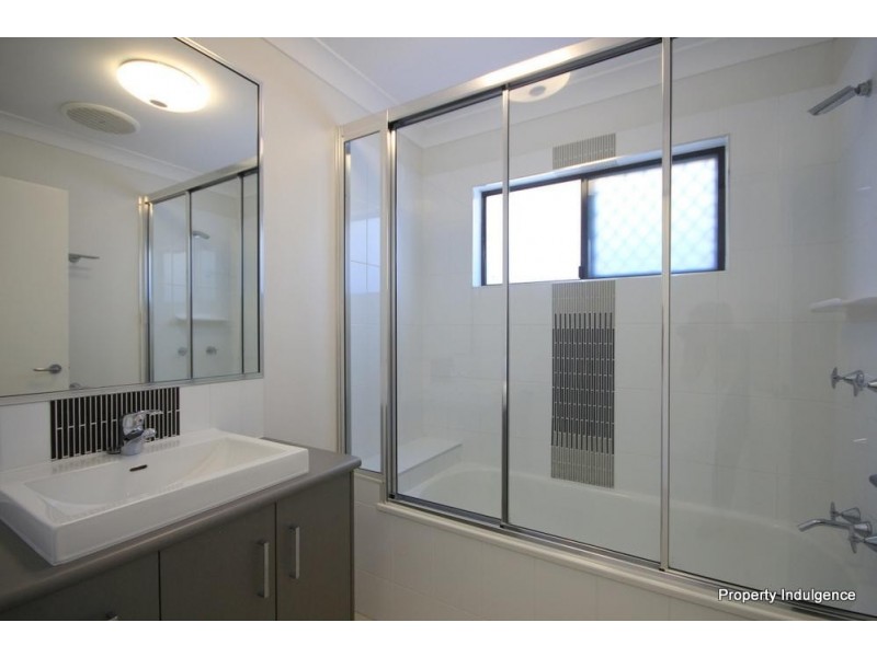 16 Sunhaven Boulevard, Burdell QLD 4818