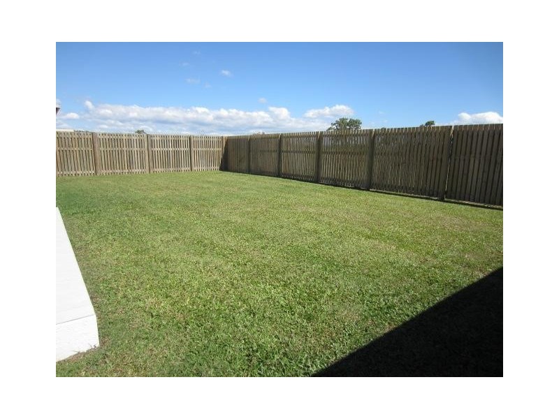 30 Dahlia Street, Burdell QLD 4818