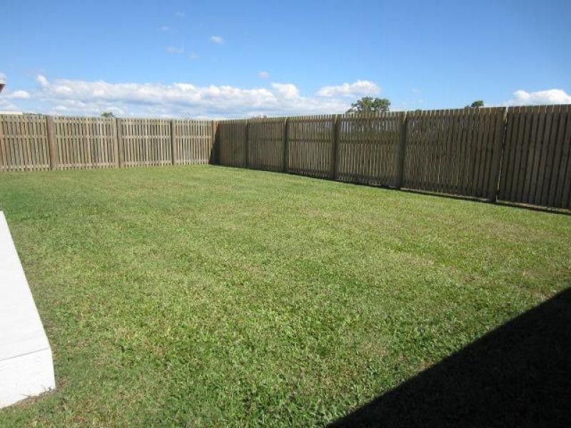 30 Dahlia Street, Burdell QLD 4818