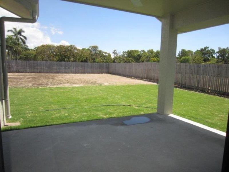 10 Beach Court, Balgal Beach QLD 4816