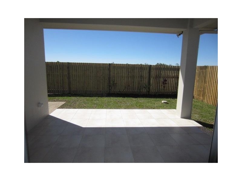 16 Dahlia Street, Burdell QLD 4818