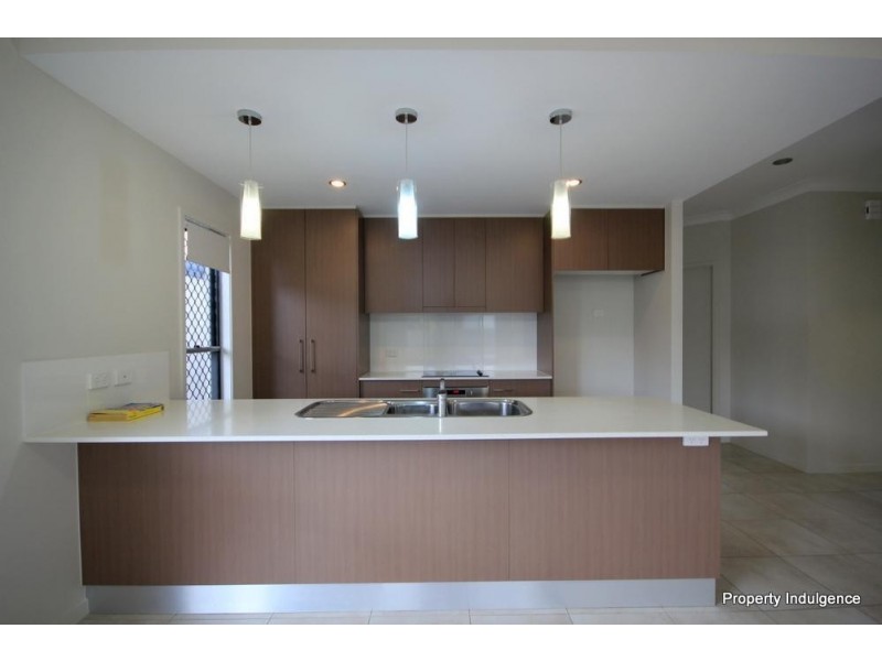 16 Dahlia Street, Burdell QLD 4818