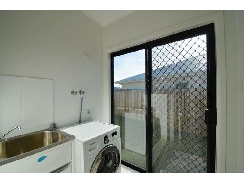 68 Daydream Circuit, Burdell QLD 4818