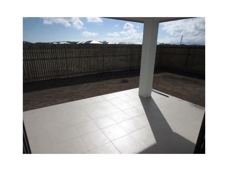 25 Smugglers Cove, Mount Low QLD 4818