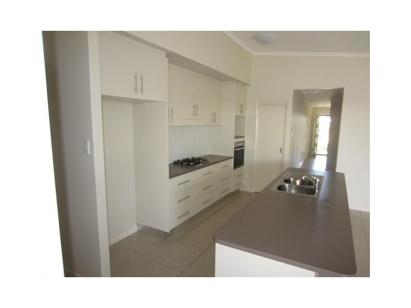 25 Smugglers Cove, Mount Low QLD 4818