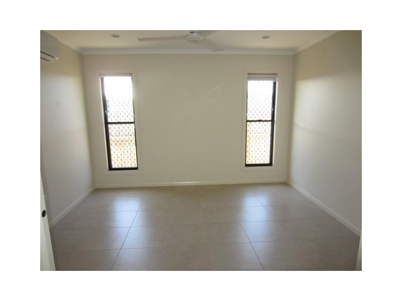 25 Smugglers Cove, Mount Low QLD 4818