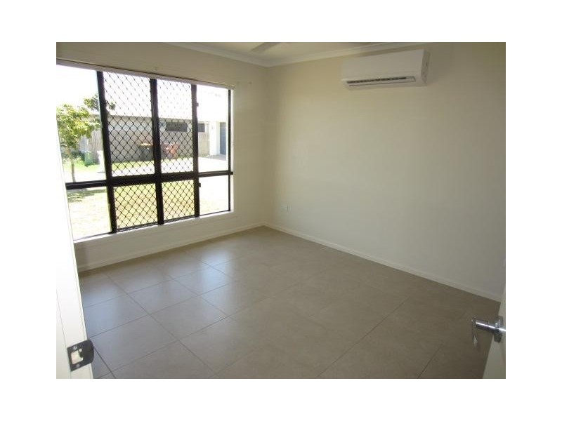 25 Smugglers Cove, Mount Low QLD 4818