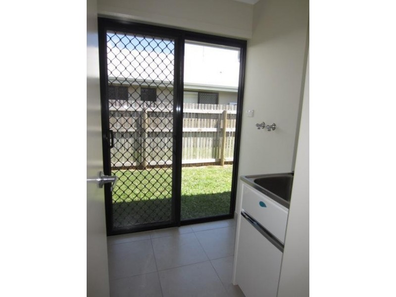 25 Smugglers Cove, Mount Low QLD 4818