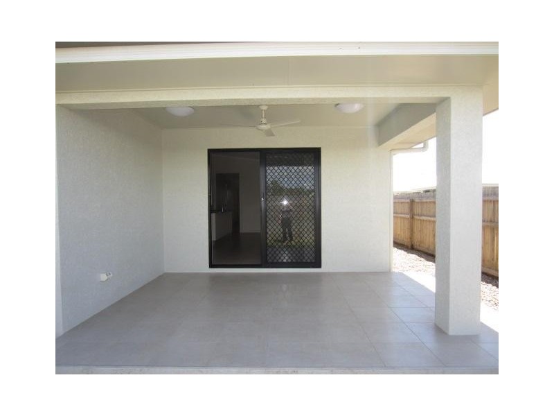 25 Smugglers Cove, Mount Low QLD 4818