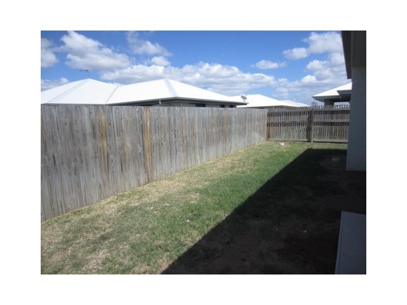 25 Smugglers Cove, Mount Low QLD 4818