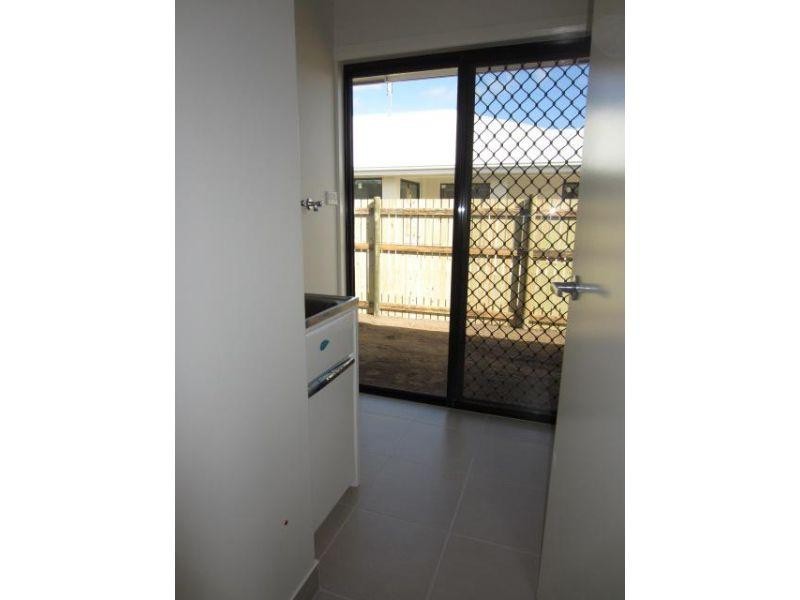 25 Smugglers Cove, Mount Low QLD 4818