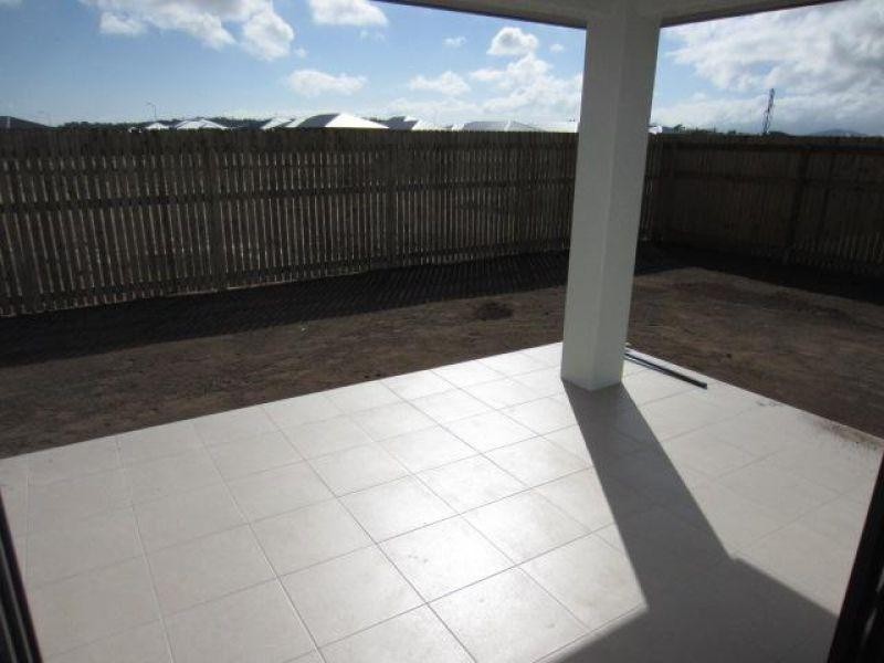 25 Smugglers Cove, Mount Low QLD 4818