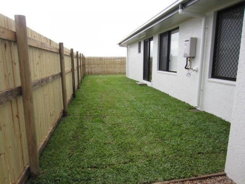 25 Smugglers Cove, Mount Low QLD 4818