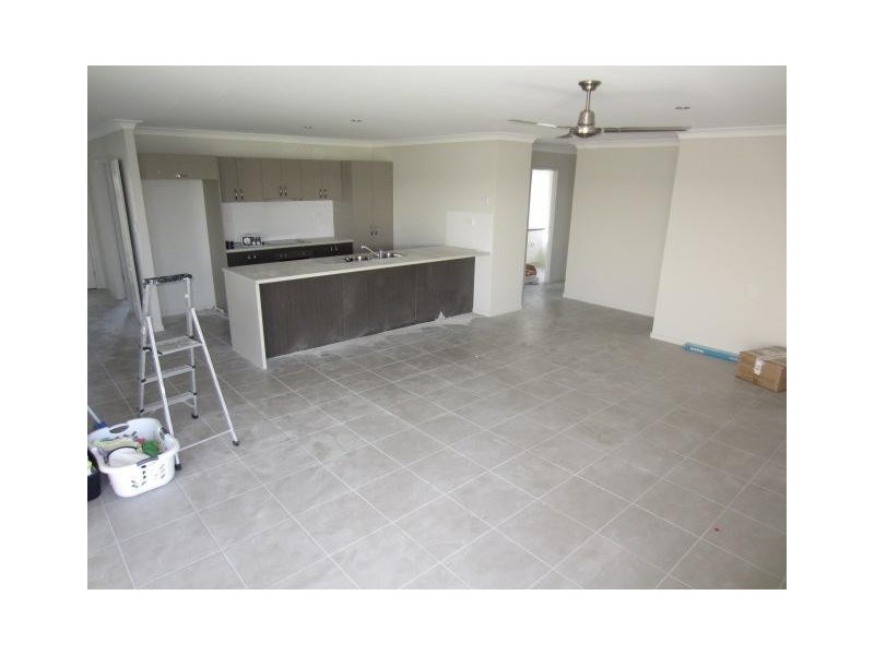 2 Esperance Drive, Mount Low QLD 4818