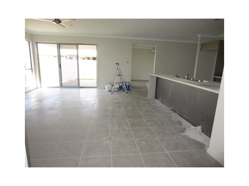 2 Esperance Drive, Mount Low QLD 4818