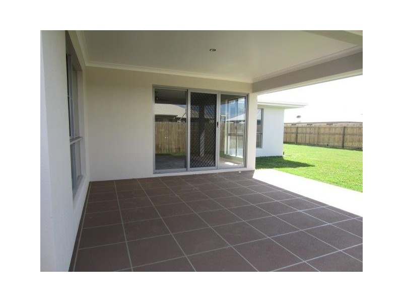 2 Esperance Drive, Mount Low QLD 4818