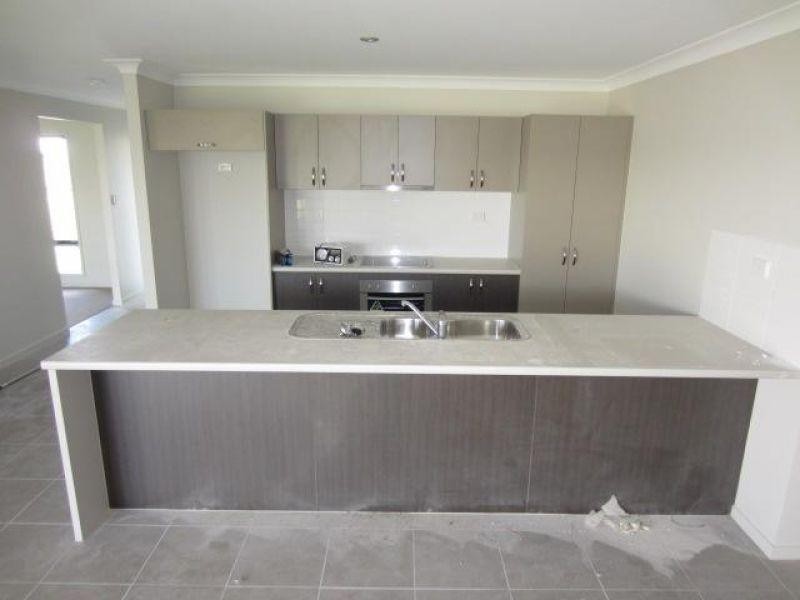 2 Esperance Drive, Mount Low QLD 4818