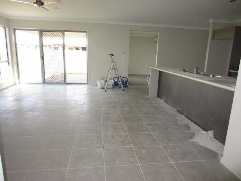 2 Esperance Drive, Mount Low QLD 4818