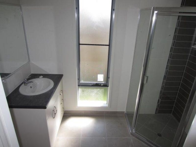 2 Esperance Drive, Mount Low QLD 4818