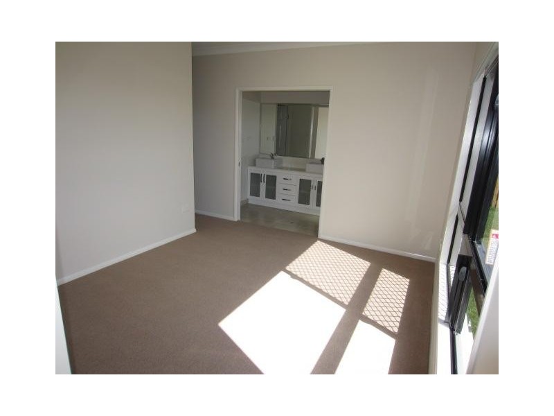 24 Tasman Circuit, Burdell QLD 4818