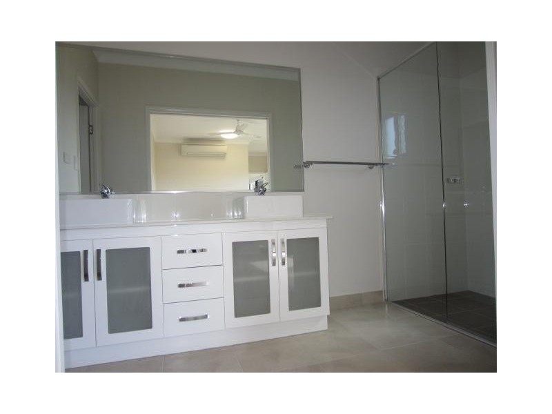 24 Tasman Circuit, Burdell QLD 4818