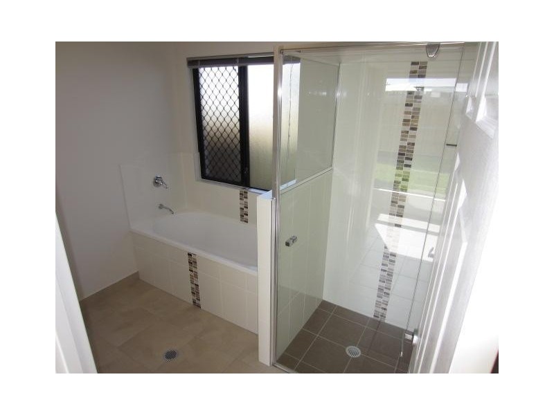 24 Tasman Circuit, Burdell QLD 4818