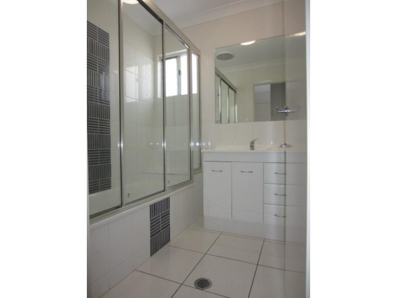 8 Nikao Street, Burdell QLD 4818