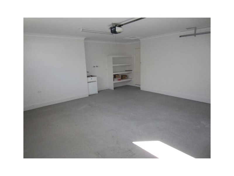 8 Nikao Street, Burdell QLD 4818