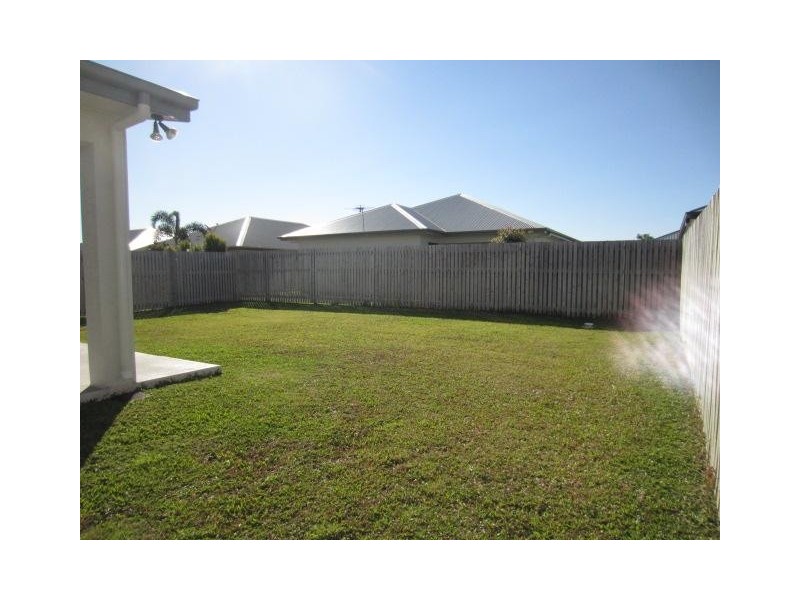 8 Nikao Street, Burdell QLD 4818